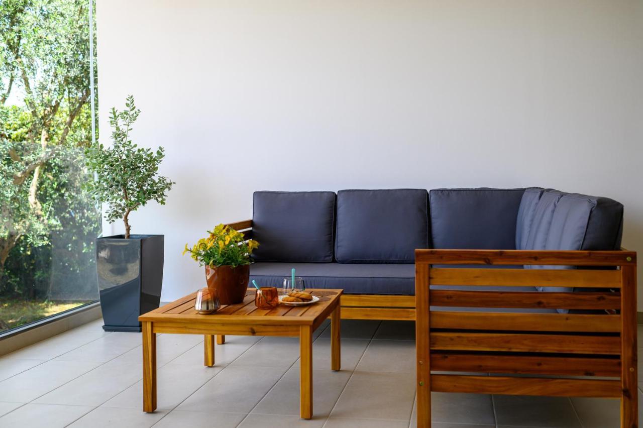 Chic Apartment In Nature, 5-Min Walk To The Beach Kalamata Exterior photo